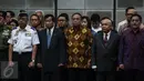 Mantan Menko Kemaritiman Indroyono Soesilo dan mantan Menhub Agum Gumelar terlihat menghadiri sertijab Menteri Perhubungan di Gedung Kemenhub, Jakarta, Kamis (28/7). Budi Karya resmi menjadi Menhub menggantikan Ignasius Jonan. (Liputan6.com/Faizal Fanani)