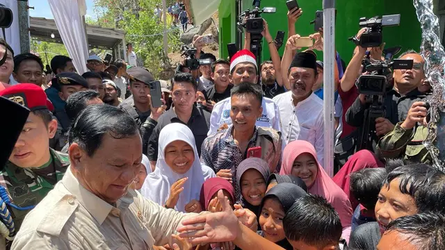 Menhan Prabowo Subianto meresmikan lima titik sumber air bersih yang tersebar di Kabupaten Kuningan, Jawa Barat pada Rabu (20/12/2023).