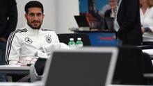 Piala Eropa 2016 adalah penampilan perdana Emre Can di turnamen akbar bersama Timnas Jerman. Dikenal taat beribadah, Emre Can sangat mungkin akan tetap berpuasa walau tengah bertanding. (AFP/Patrik Stollarz)