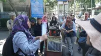 Komunitas pencinta sejarah Heritage Lover menggelar acara jelajah Babakan Ciamis di Bandung, Minggu (14/7/2019) pagi. (Liputan6/Huyogo Simbolon)