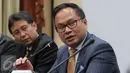 Direktur Utama terpilih Bank Mandiri, Kartika Wirdjoatmodjo (kanan) memberikan tanggapan saat konferensi pers Rapat Umum Pemegang Saham Tahunan Bank Mandiri, Jakarta, Senin (21/3/2016). (Liputan6.com/Angga Yuniar)