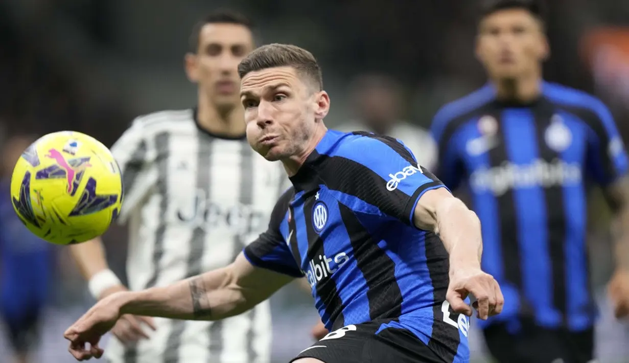 <p>Kemenangan 1-0 sudah cukup meloloskan Inter Milan ke final karena pada pertemuan pertama di markas Juventus mampu menahan rivalnya itu 1-1. Inter pun unggul agregat 2-1. (AP Photo/Luca Bruno)</p>