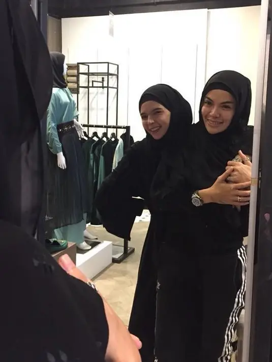 Bukan hanya soal itu,  setelah menggugat cerai Nikita mengatakan bahwa selama bersamanya Dipo tidak pernah keluar malam dan mengonsumsi minum-minuman keras.  (Instagram/nikitamirzanimawardi_17)