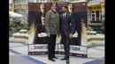 Aktor berkebangsaan India, Amitabh Bachchan dan Danush berpose saat acara promosi film terbarunya "Shamitabh" di London, Selasa (27/1/2015). (AFP PHOTO/Justin TALLIS)