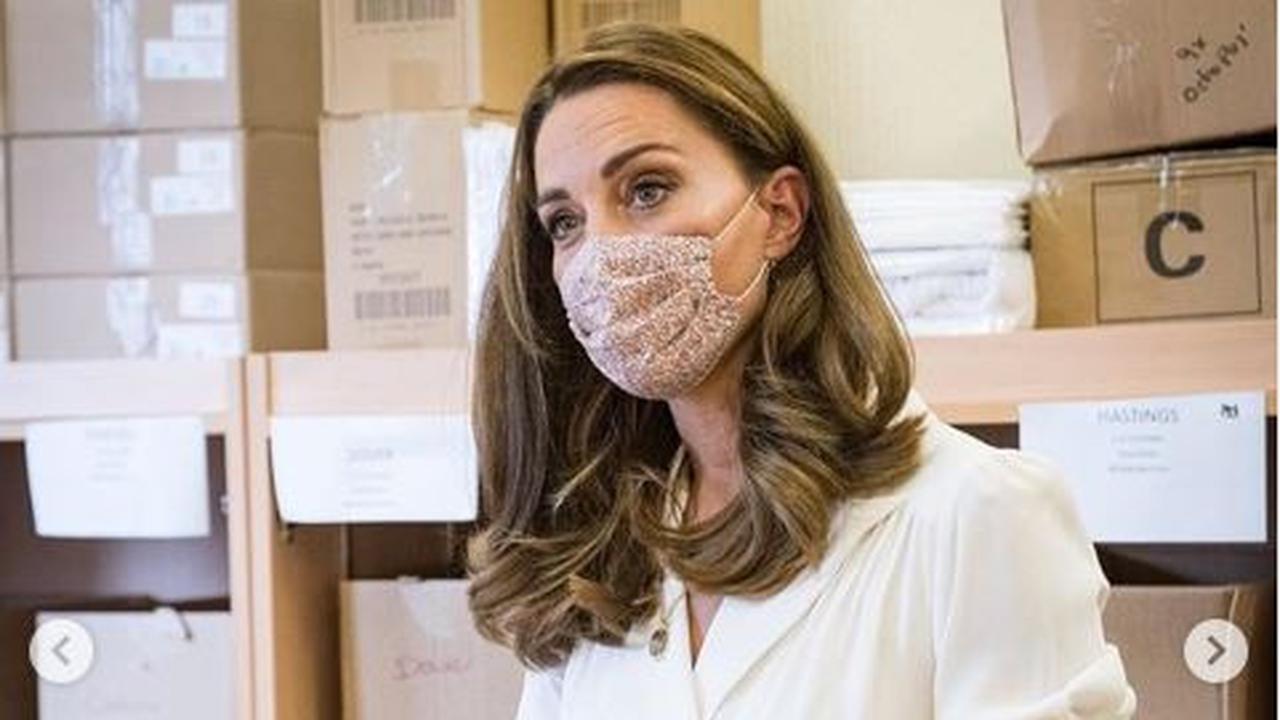 Kunjungi Bank Bayi, Kate Middleton Ikut Angkat Kardus Donasi Bersepatu Hak Tinggi