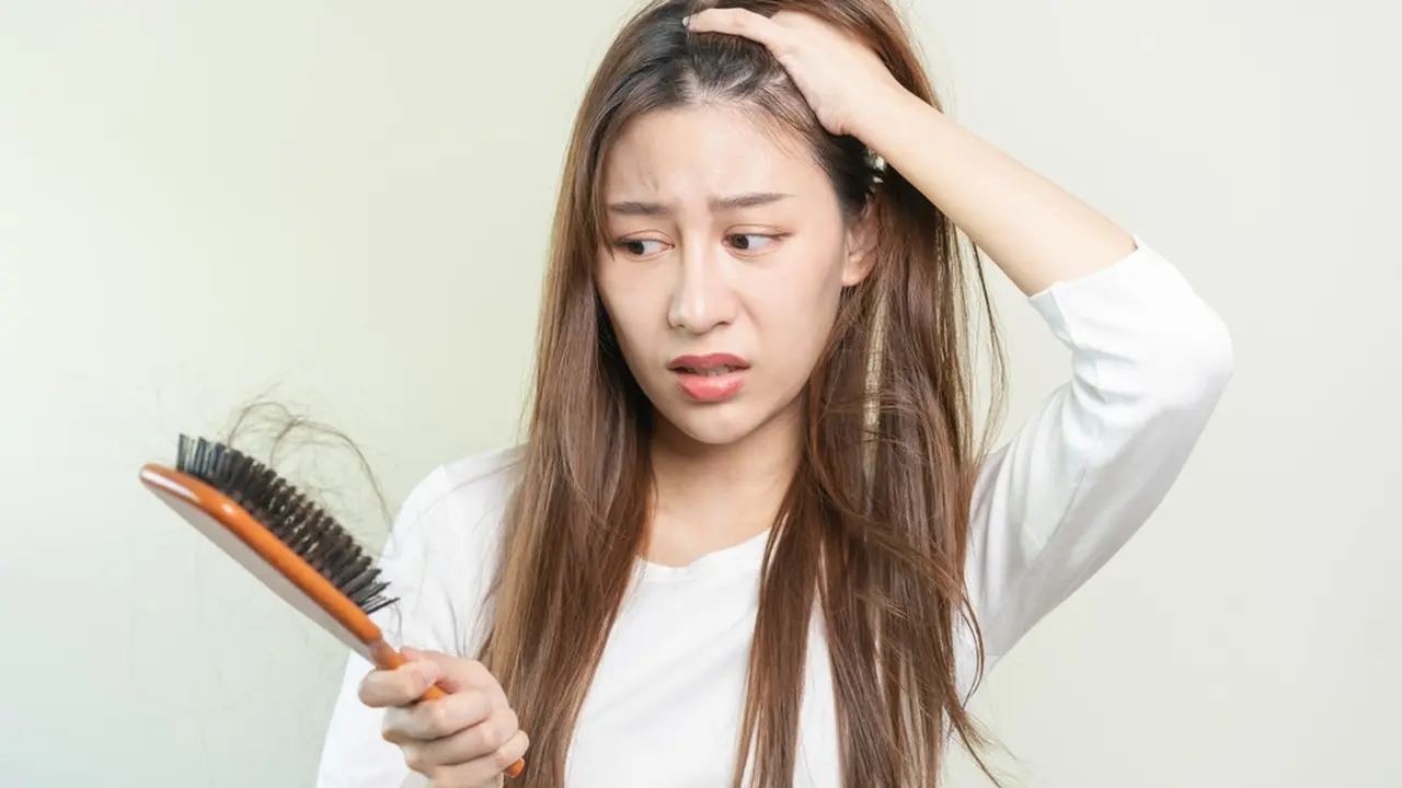 Rambut Rontok Parah Hingga Sebabkan Kebotakan? Ketahui Penyebab dan Cara Mengatasinya dengan Mudah