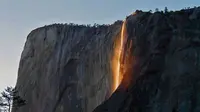 Fenomena Langka, Air Terjun Bercahaya Keemasan
