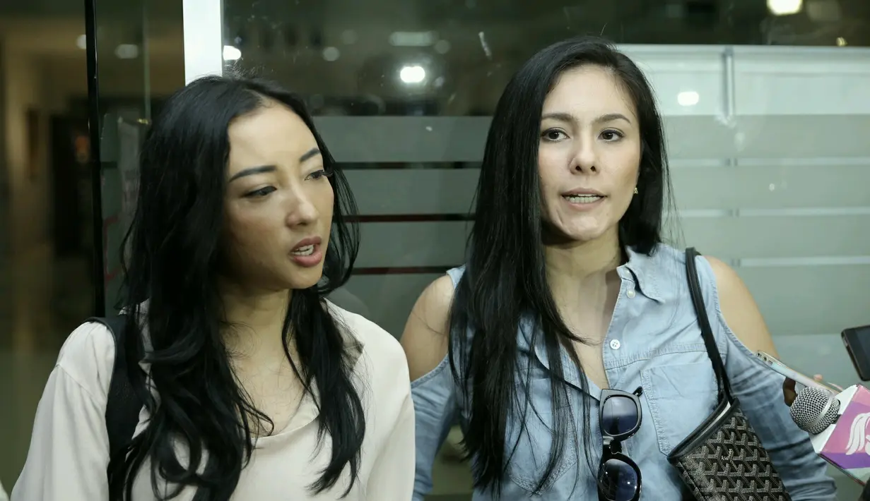 Begitu juga saat Wulan dan Renny Sutiyoso hendak pamitan. Jupe juga memberikan responnya. Jupe memberikan seyum lebar. (Galih W. Satria/Bintang.com)