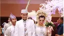 Pasangan ini baru bisa menggelar resepsi pernikahan pada Minggu, 18 Januari 2015. Suasana meriah dalam resepsi yang dihelat di Sasana Kriya, Taman Mini Indonesia Indah, Jakarta pukul 19.00 WIB. (dok. Instagram)