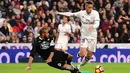 Enam menit jelang waktu normal berakhir, Real Madrid berhasil menyamakan kedudukan. Umpan lambung Lucas Vazquez dituntaskan Mariano. (AFP/Pierre-Philippe Marcou)