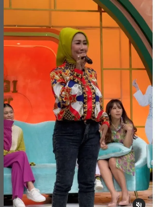 Tessa Mariska viral gara-gara nyanyikan Loneliness Putri Ariani jadi yu brik my haf (Foto: Instagram tessamariska/811)