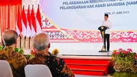 Presiden Jokowi saat Peluncuran Pelaksanaan Rekomendasi Non-Yudisial Pelanggaran HAM Berat, di Pidie, Aceh, Selasa (27/6/2023). (Foto:&nbsp;Muhammad Genantan Saputra/Merdeka.com)