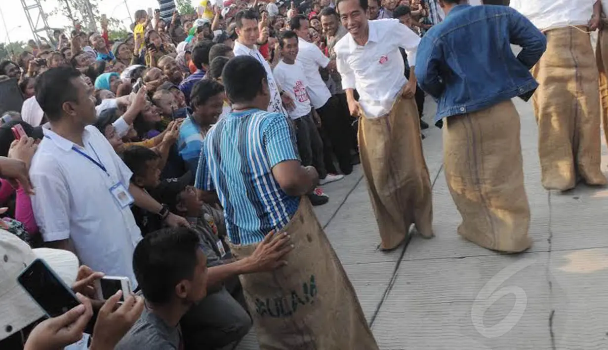 Meskipun tidak berada di urutan pertama tidak membuat Jokowi lelah. Ia pun   terus berusaha meneruskan perlombaan hingga garis finish   (Liputan6.com/Herman Zakharia)