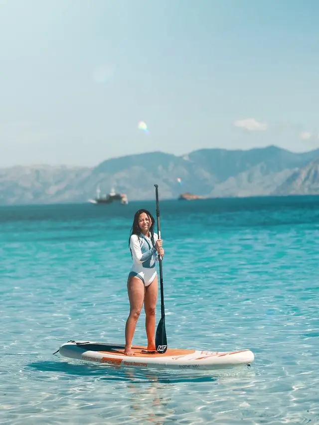 Potret Liburan Rachel Vennya di Labuan Bajo, Outfitnya Curi Perhatian. (Sumber: Instagram/rachelvennya)