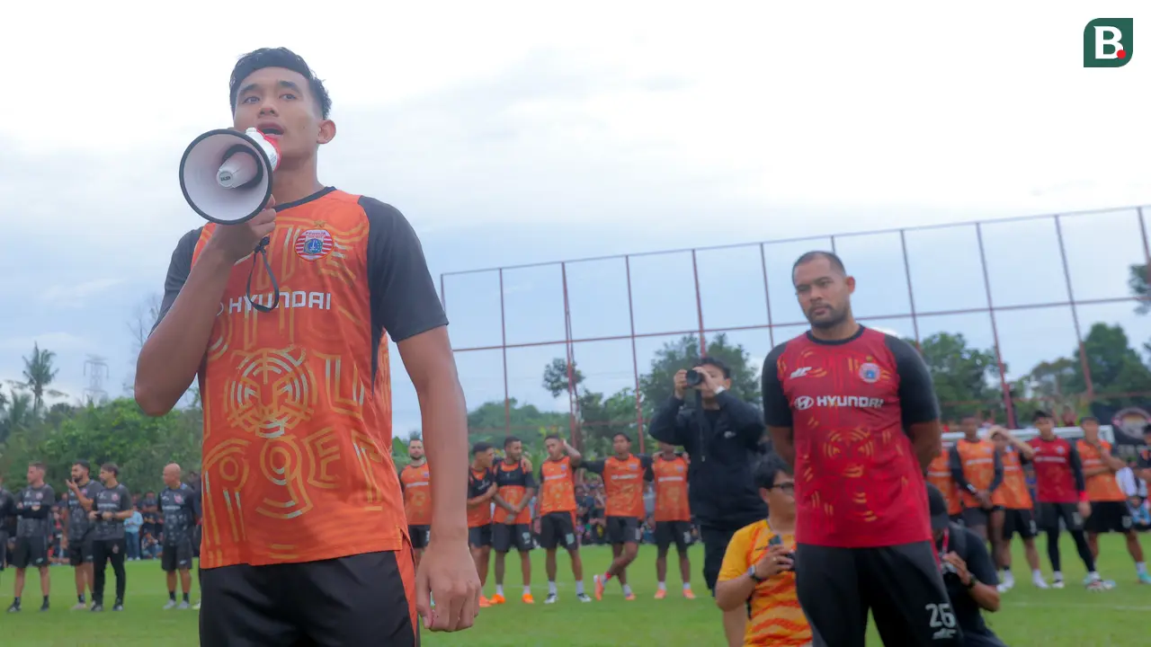 Foto: Ribuan The Jakmania Geruduk Tempat Latihan Persija, Minta Macan Kemayoran Kalahkan Persib Bandung di BRI Super League