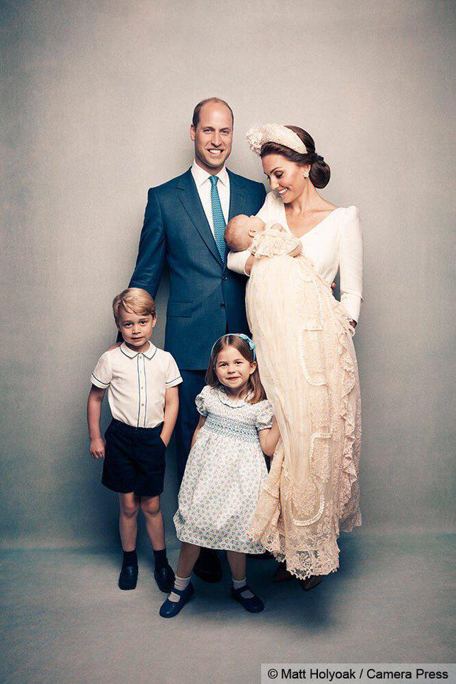 Foto keluarga pertama keluarga Duke of Cambridge./Copyright Matt Holyoak via twitter.com/kensingtonroyal