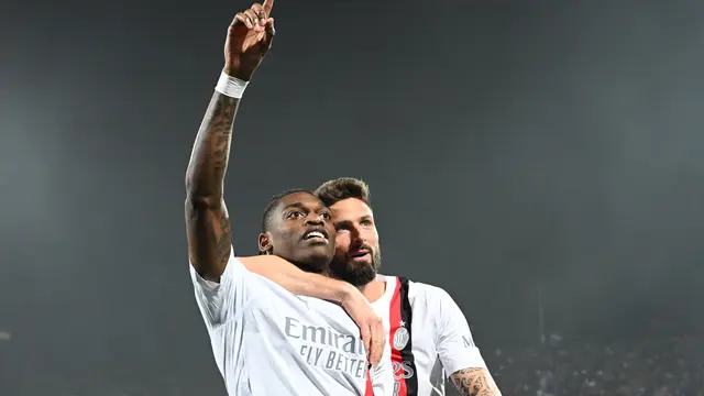 Rafael Leao merayakan golnya saat AC Milan melawan Lazio