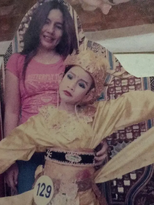 6 Potret Masa Kecil Shenina Cinnamon,