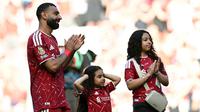 Dalam momen perpisahannya dengan Liverpool, Salah tak mampu membendung air matanya setelah perjalanannya bersama The Reds berakhir saat itu. (AFP/Paul Ellis)