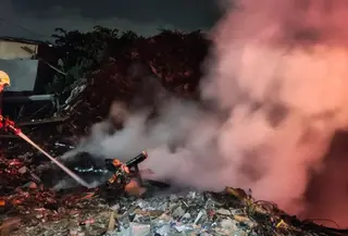 Kebiasaan warga bakar sampah picu kebakaran hebat di Jakut