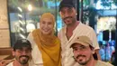 <p>Zaskia Adya Mecca foto bersama Clint Moffatt, Bob Moffatt dan Dave Moffatt. (Foto: Instagram/ zaskiadyamecca)</p>