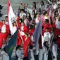 Parade atlet Indonesia saat upacara Penutupan Asian Games 2018 di Stadion Utama Gelora Bung Karno, Jakarta, Minggu (2/9). Hujan yang mengguyur Jakarta tidak menyurutkan semangat para atlet. (Liputan6.com/Helmi Fithriansyah)