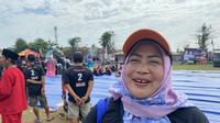 Yanti Hertati, seorang guru bimbingan belajar (bimbel) asal Cengkareng hadir dalam kampanye akbar Dharma-Kun. (Liputan6.com/Hisyam Adyatma).