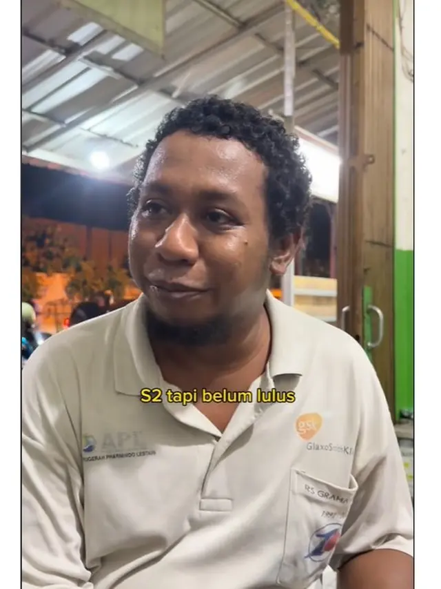 Kisah Pengamen Viral Kaus RSPAD Bersuara Merdu, Kuliah S2 Sambil Rawat Ayah Sakit