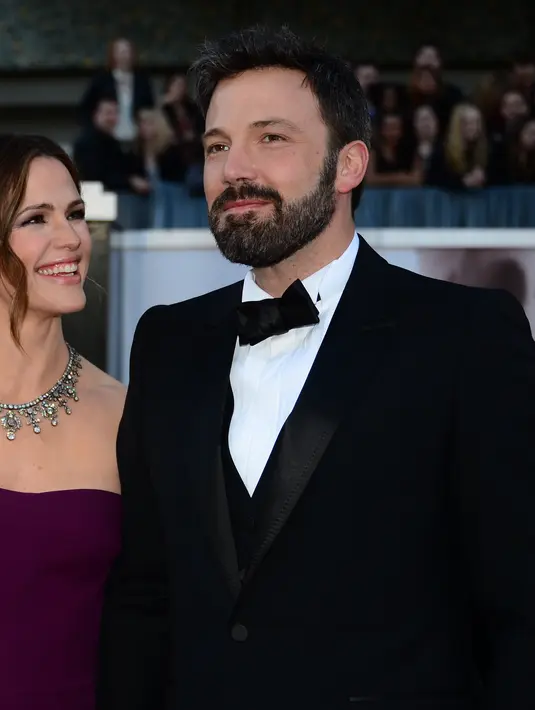 Ben Affleck dan Jennifer kembali mengajak ketiga buah hatinya Violet, Seraphina dan Samuel untuk berlibur bersama. (AFP/Bintang.com)