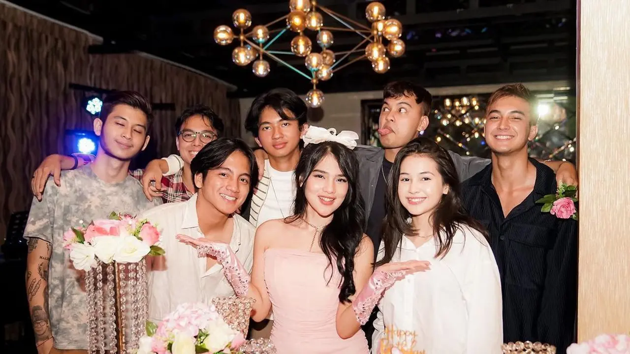 7 Momen Pesta Ulang Tahun Davina Karamoy yang ke-20, Tampil Curi Perhatian