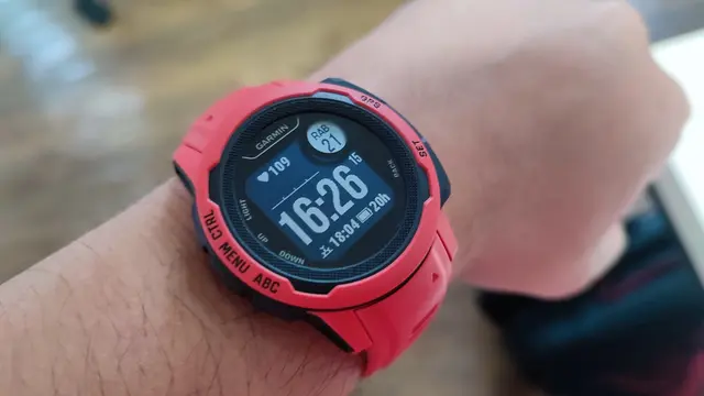 Garmin Instinct 2S (Liputan6.com/Giovani Dio Prasasti)