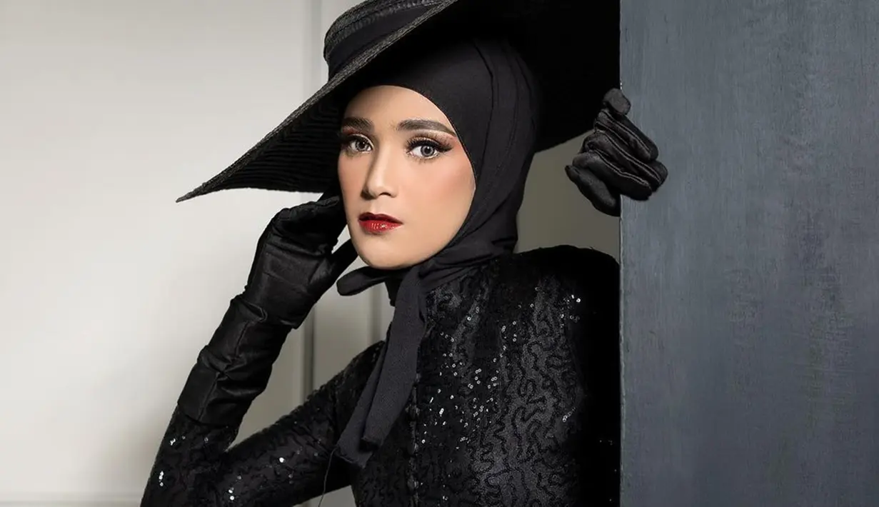 Kini Nadya Mustika sudah move on sedang bersiap hadapi babak baru kehidupannya. Kabarnya saat ini dirinya sudah memiliki kekasih baru dan siap menuju tahap yang lebih serius.
(Liputan6.com/IG/@nadyamustikarahayu)