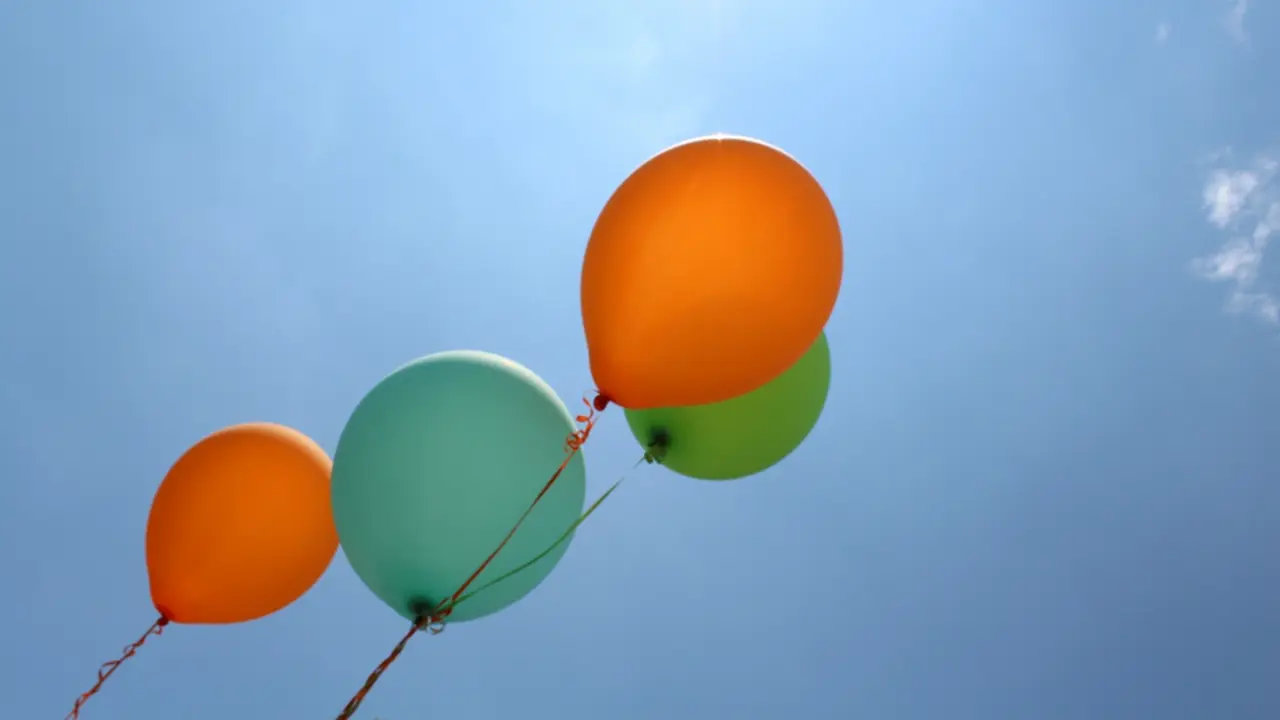 Lupakan Sejenak Sonya Depari, Ini Lomba Pecah Balon Paling Gokil!