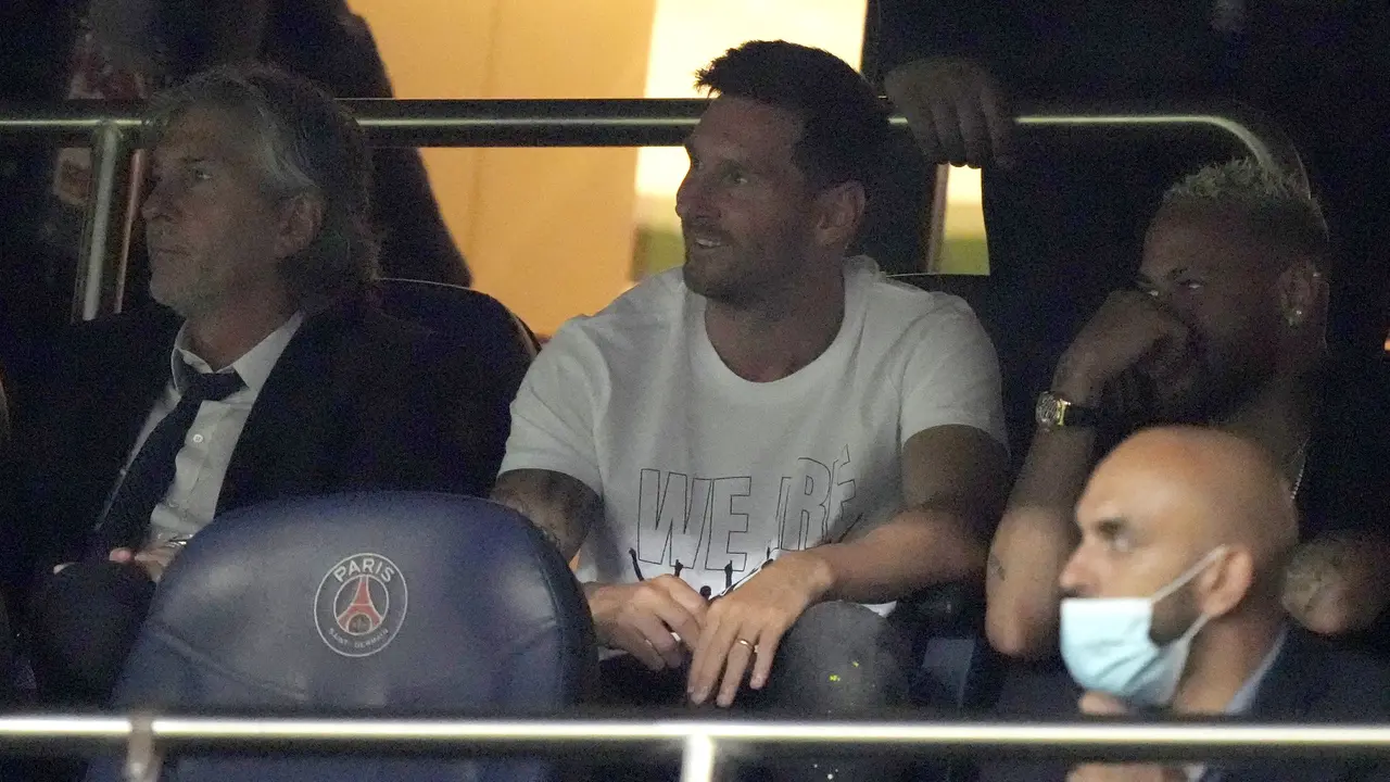 Foto: Lionel Messi Hanya jadi Penonton, PSG Hajar Strasbourg di Liga Prancis