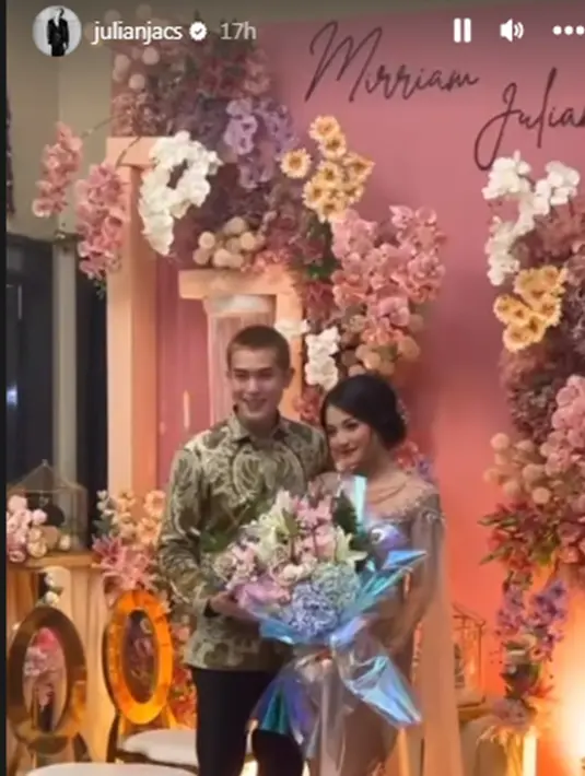 Julian Jacob pun tampak begitu gagah menggunakan kemeja batiknya. Sedangkan, Mirriam Eka tampil menawan dengan kebaya modern berwarna mauve pink. (Liputan6.com/IG/@julianjacs)