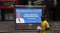 Sebuah layar elektronik menampilkan iklan tentang seruan bagi para pasien yang telah sembuh dari COVID-19 untuk mendonorkan plasma mereka di Times Square, New York, Amerika Serikat (AS) (19/8/2020). Total kasus COVID-19 di AS telah menembus angka 5,5 juta pada Rabu (19/8). (Xinhua/Wang Ying)
