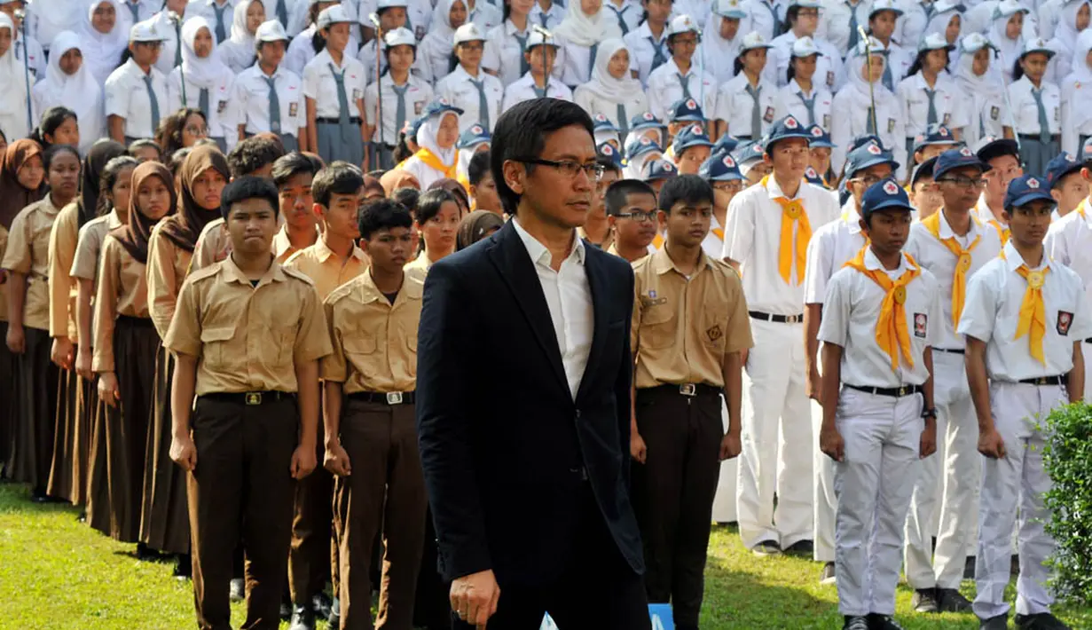 Upacara peringatan Hari Guru Nasional ini juga dihadiri konduktor Addie MS, Jakarta, Senin (25/11/2014). (Liputan6.com/Johan Tallo)