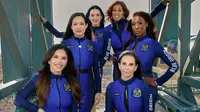 Katy Perry dan lima perempuan yang menjadi kru misi penerbangan roket Blue Origin pertama yang seluruhnya perempuan. (dok. Instagram @katyperry/https://www.instagram.com/p/DIXo5uspt7U/?hl=en&amp;img_index=1/Dinny Mutiah)