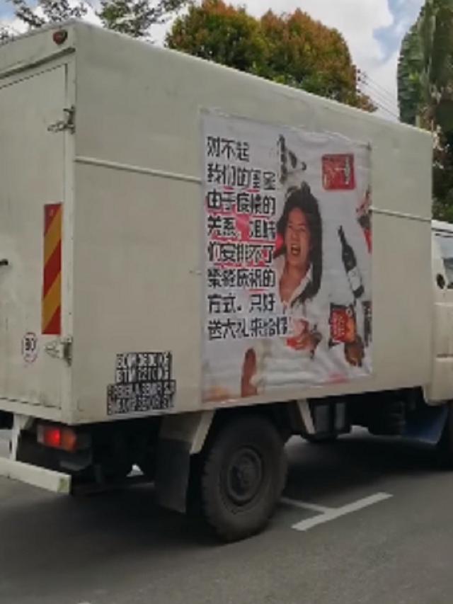 Viral, Beri Kejutan Ulang Tahun Dengan Pasang Poster Wajah Sahabatnya di Truk