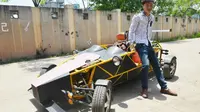 Seorang tenaga mekanik berusia 34 tahun berhasil membuat sendiri suatu mobil balap yang memang benar-benar dapat berfungsi. 