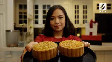 Michelle awalnya menganggur saat pulang kuliah dari luar negeri, hingga akhirnya tercetus memulai bisnis kue bulan yang kini omzetnya mencatai ratusan juta. 