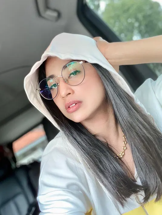 Dewi Perssik (Instagram/dewiperssikreal)