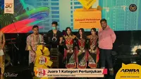 Juara 1 Kategori Pertunjukan, Serumpun Lima dari Balikpapan, Kalimantan Timur.