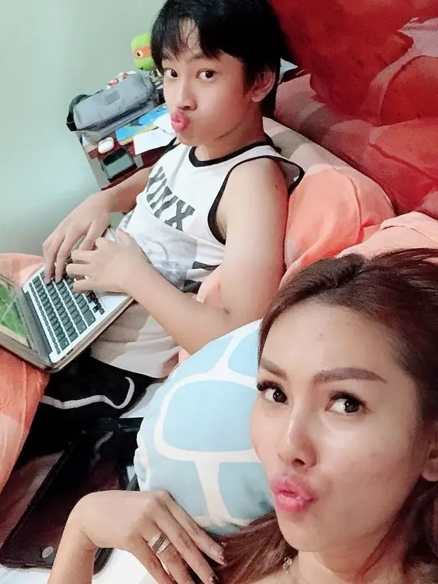7 Potret Kebersamaan Kalina dan Azka Corbuzier, Bak Kakak Adik