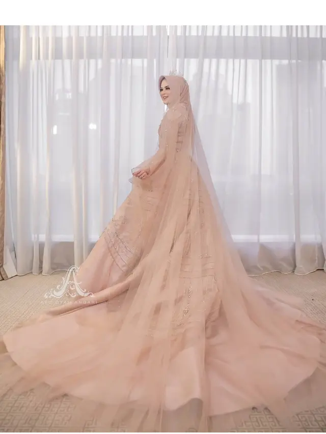 5 Potret Detail Gaun Pengantin Cut Meyriska, Bertabur 300 Kristal Swarovski