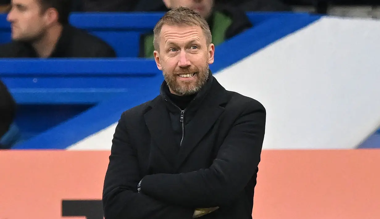 Reaksi bahagia pelatih Chelsea, Graham Potter pada laga pekan ke-26 Liga Inggris 2022/2023 melawan Leeds United yang berlangsung di Stamford Bridge, London, Sabtu (05/03/2023) malam WIB. The Blues berhasil menang dengan skor 1-0. (AFP/Justin Tallis)
