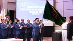 Ketua Umum PSSI, Erick Thohir menerima bendera&nbsp;PSSI saat Pelantikan Pengurus PSSI Masa Bakti 2023-2027 yang berlangsung di Hotel Fairmont, Jakarta, Jumat (26/05/2023). (Bola.com/Bagaskara Lazuardi)
