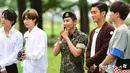 Kabarnya saat itu juga mereka langsung pergi ke Pulau Jeju untuk syuting program Super TV. Tak berlima saja, Heechul, Yesung, dan Shindong tak ketinggalan untuk syuting. (Foto: soompi.com)