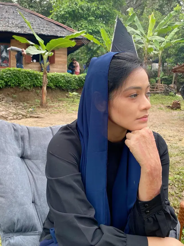 Syuting Makmum 2, Ini 7 Potret Titi Kamal saat Pakai Kerudung