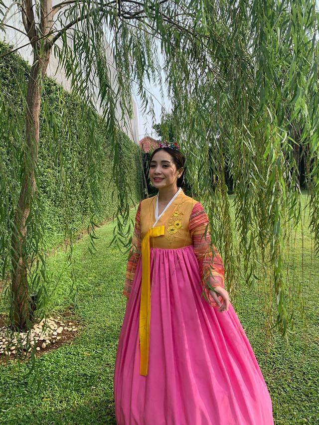 6 Potret Nagita Slavina dan Rossa Kompak Pakai Hanbok Ini Menawan